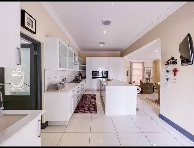 6 BEDROOM HOUSE FOR SALE IN MIDSTREAM RIDGE